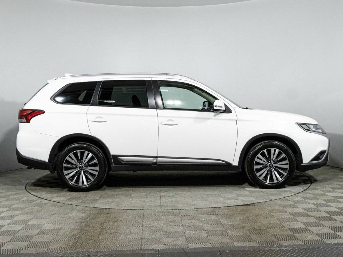 Mitsubishi Outlander 2019 года с пробегом. Фото: #3