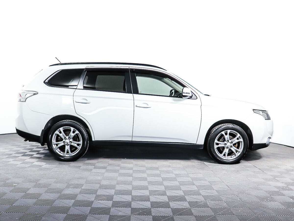 Mitsubishi Outlander 2013 года с пробегом. Фото: #3