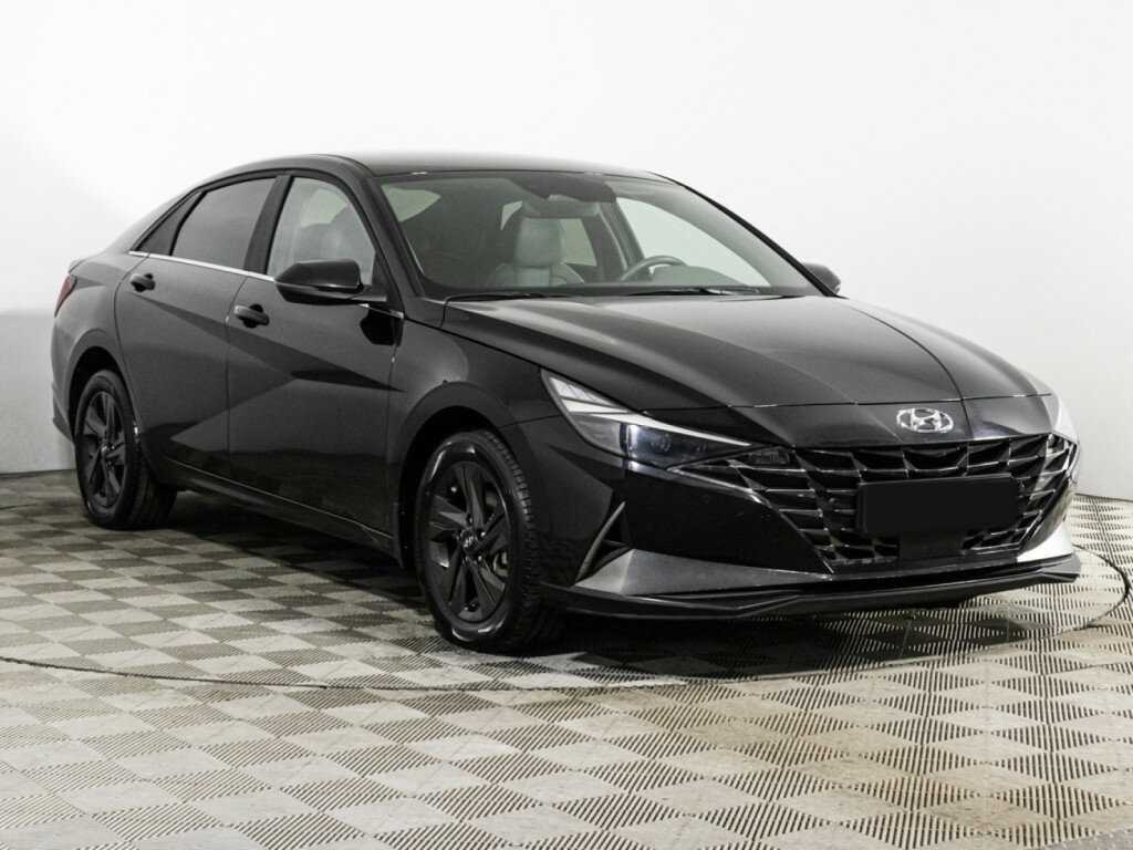 Hyundai Elantra 2021 года с пробегом. Фото: #2