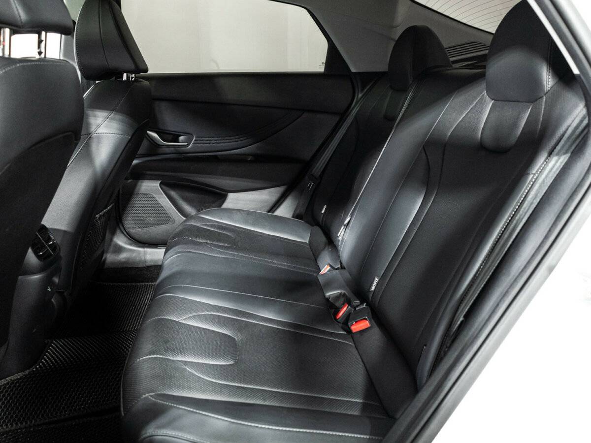 Hyundai Elantra 2023 года с пробегом. Фото: #8