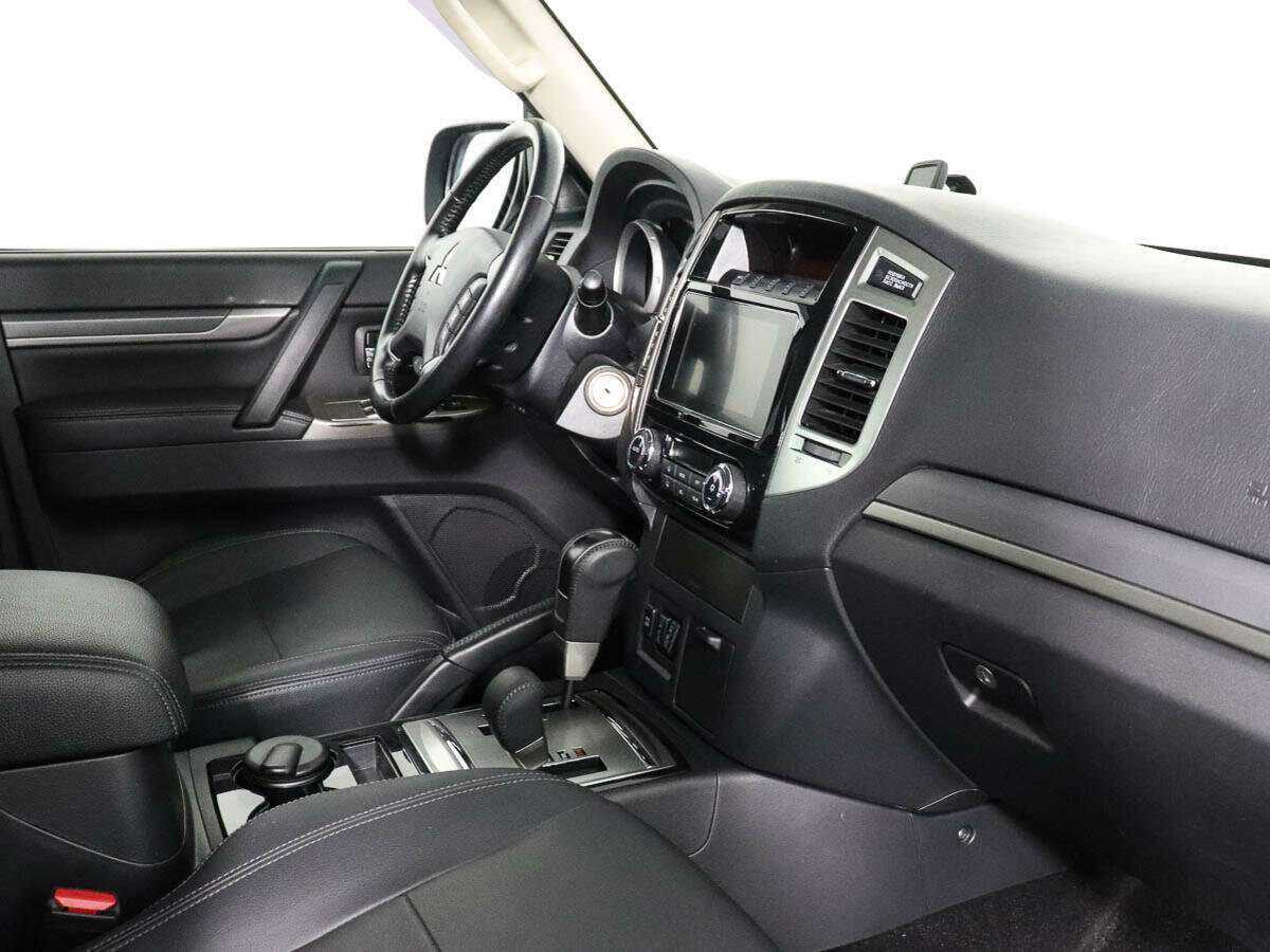 Mitsubishi Pajero 2018 года с пробегом. Фото: #6