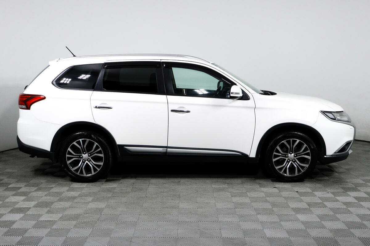 Mitsubishi Outlander 2016 года с пробегом. Фото: #3