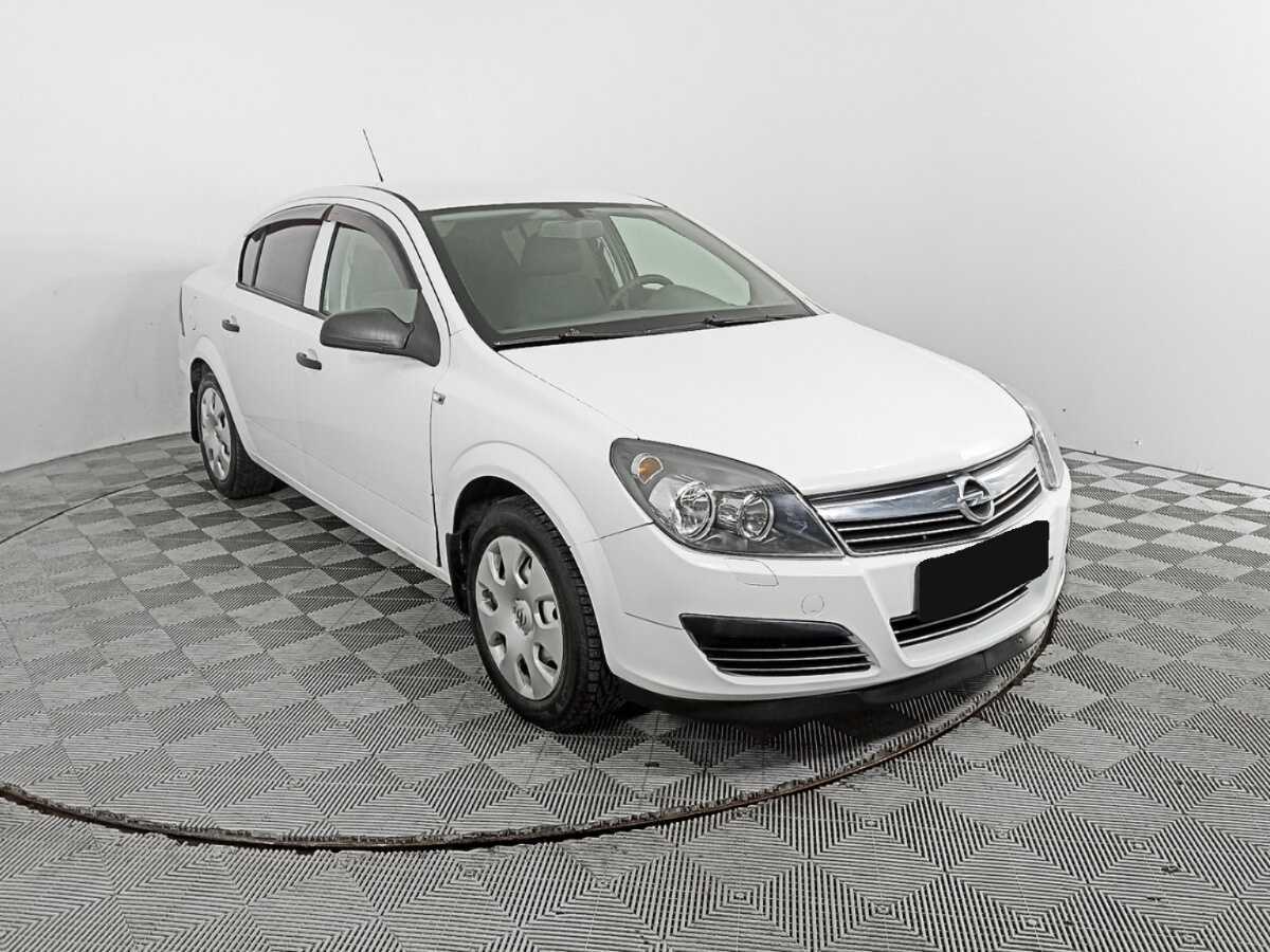 Opel Astra 2013 года с пробегом. Фото: #2