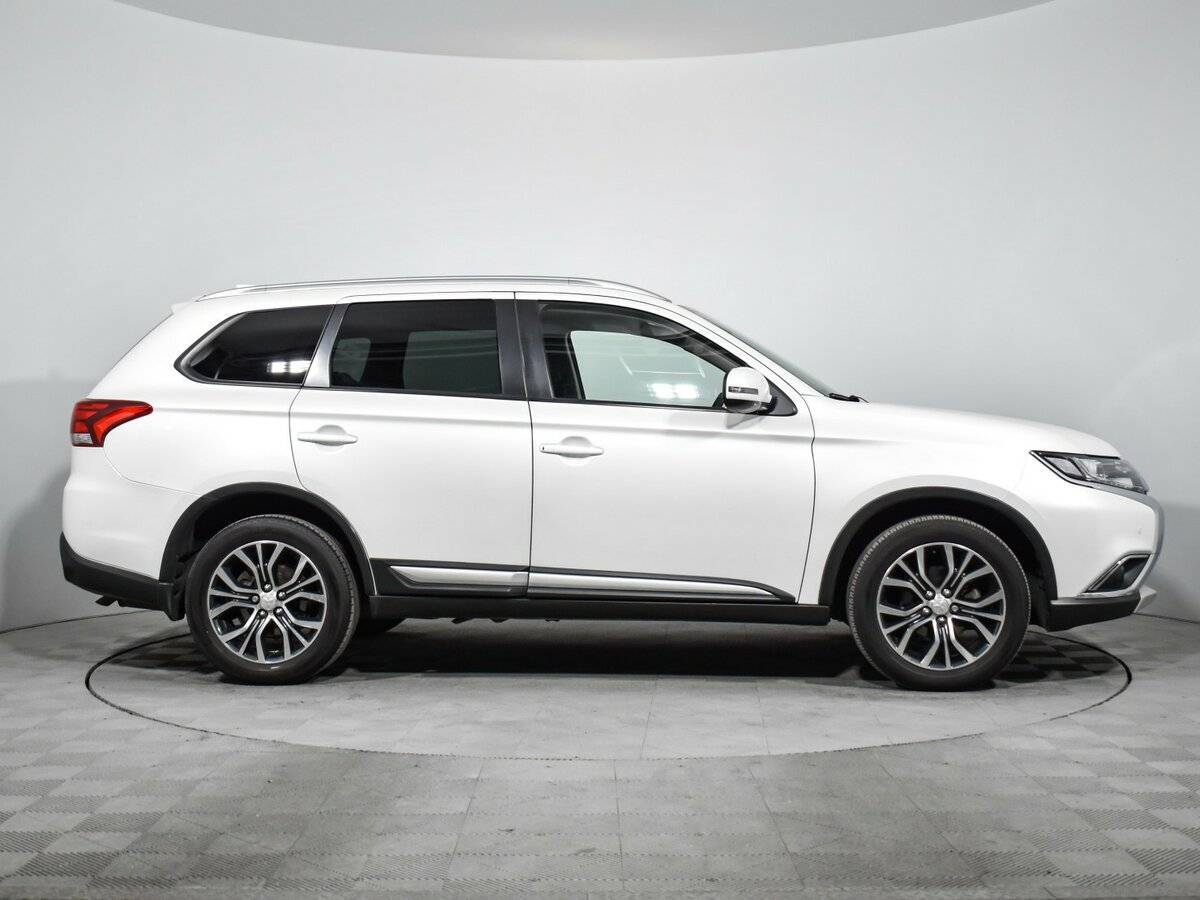 Mitsubishi Outlander 2018 года с пробегом. Фото: #3