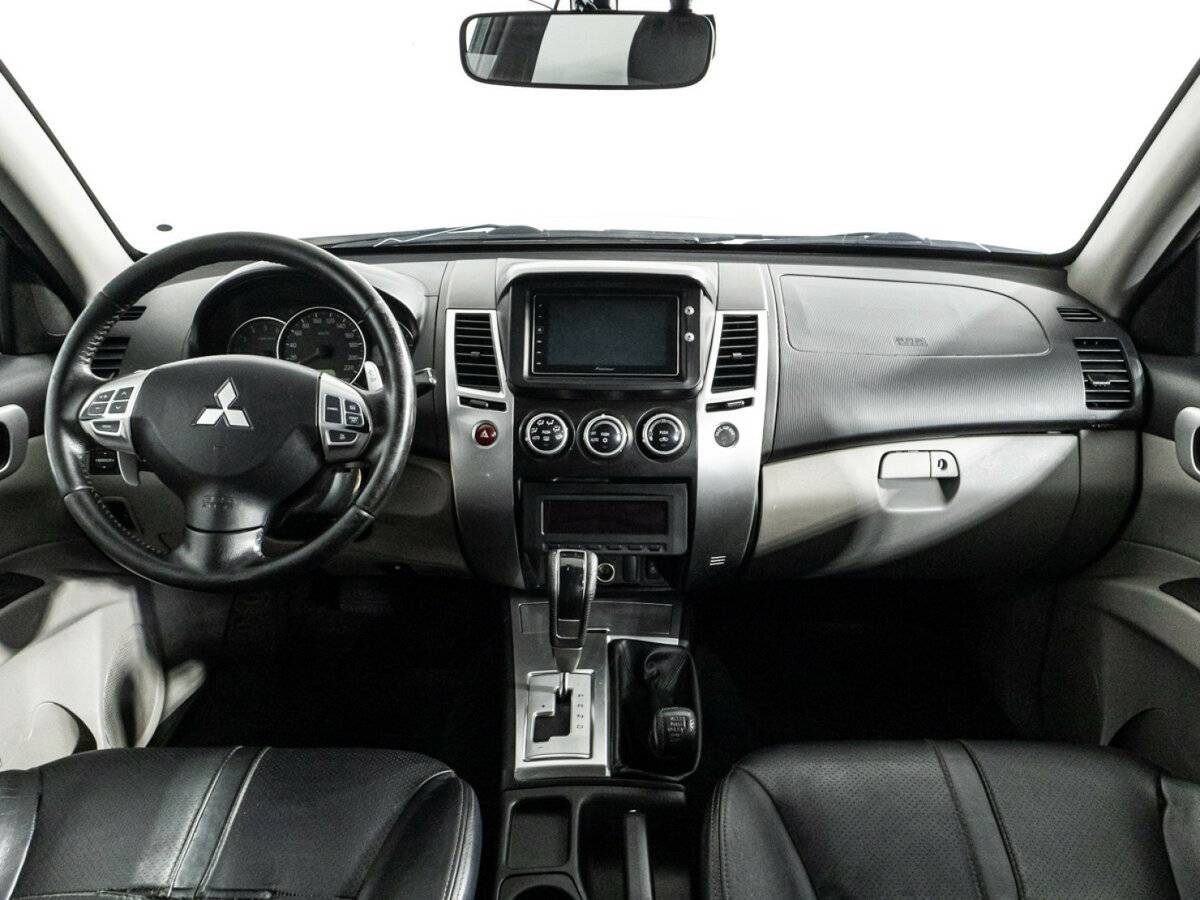 Mitsubishi Pajero Sport 2012 года с пробегом. Фото: #12