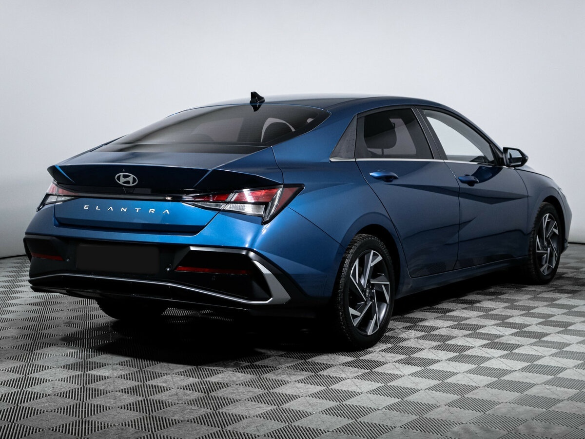 Hyundai Elantra 2023 года с пробегом. Фото: #3
