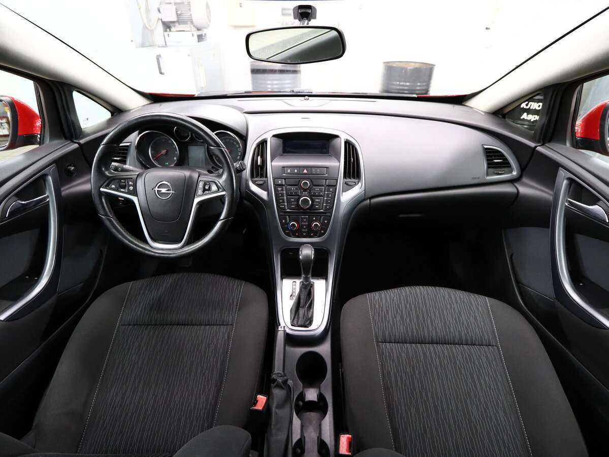 Opel Astra 2012 года с пробегом. Фото: #13