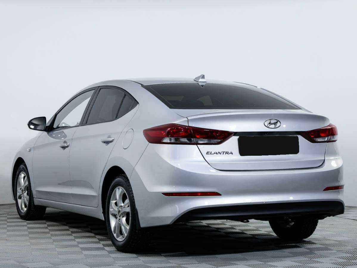 Hyundai Elantra 2018 года с пробегом. Фото: #5