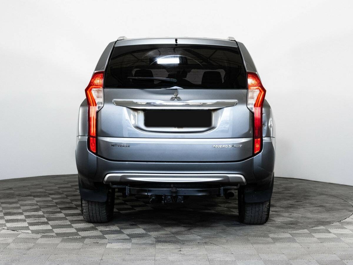Mitsubishi Pajero Sport 2017 года с пробегом. Фото: #4
