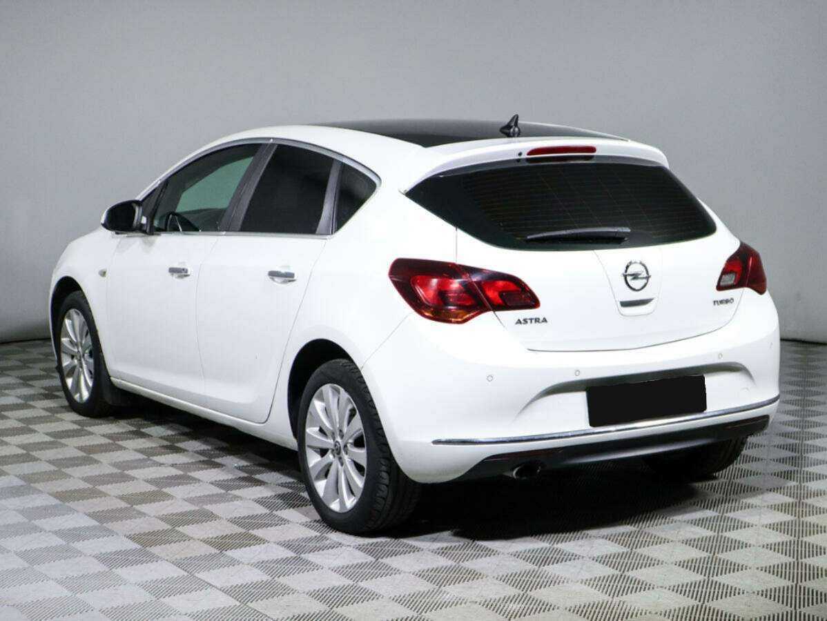 Opel Astra 2012 года с пробегом. Фото: #4