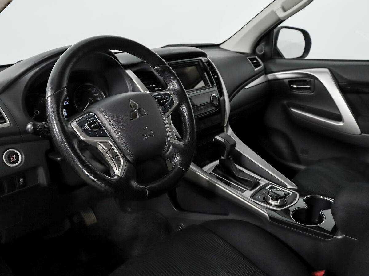 Mitsubishi Pajero Sport 2017 года с пробегом. Фото: #8
