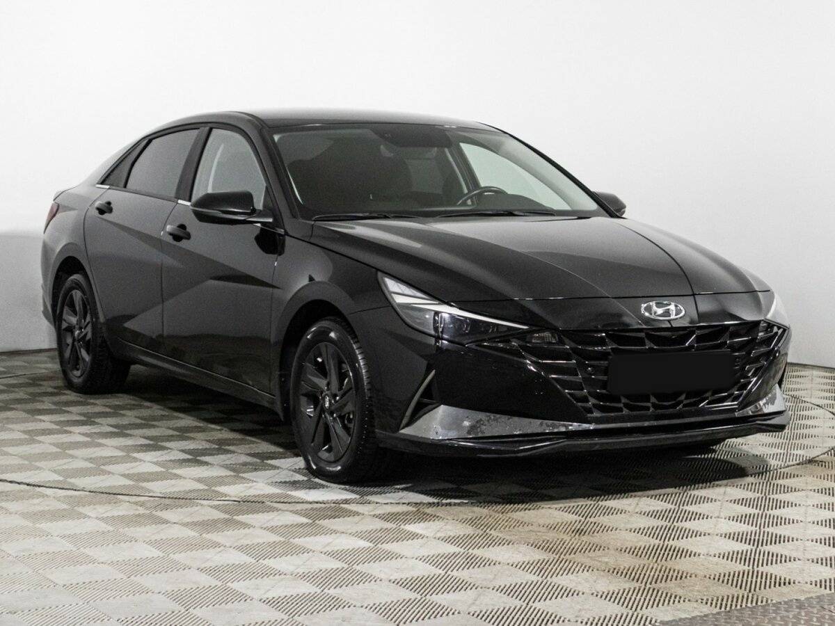 Hyundai Elantra 2021 года с пробегом. Фото: #2