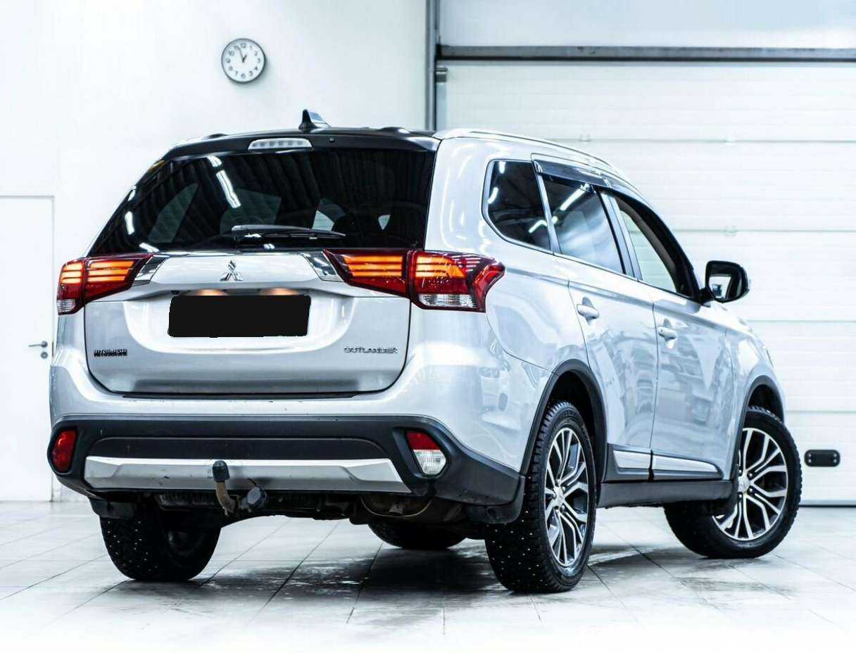 Mitsubishi Outlander 2017 года с пробегом. Фото: #2