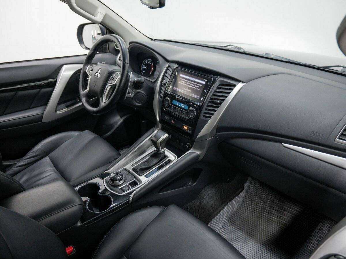 Mitsubishi Pajero Sport 2018 года с пробегом. Фото: #7