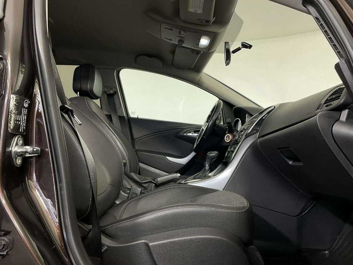 Opel Astra 2012 года с пробегом. Фото: #13