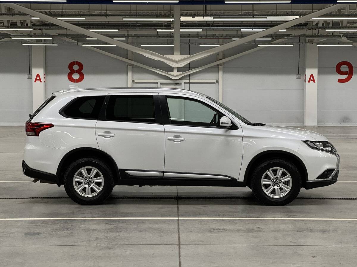 Mitsubishi Outlander 2021 года с пробегом. Фото: #3