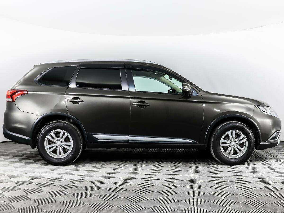 Mitsubishi Outlander 2018 года с пробегом. Фото: #3