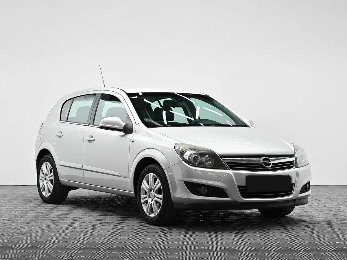 Opel Astra 2012 года с пробегом. Фото: #1