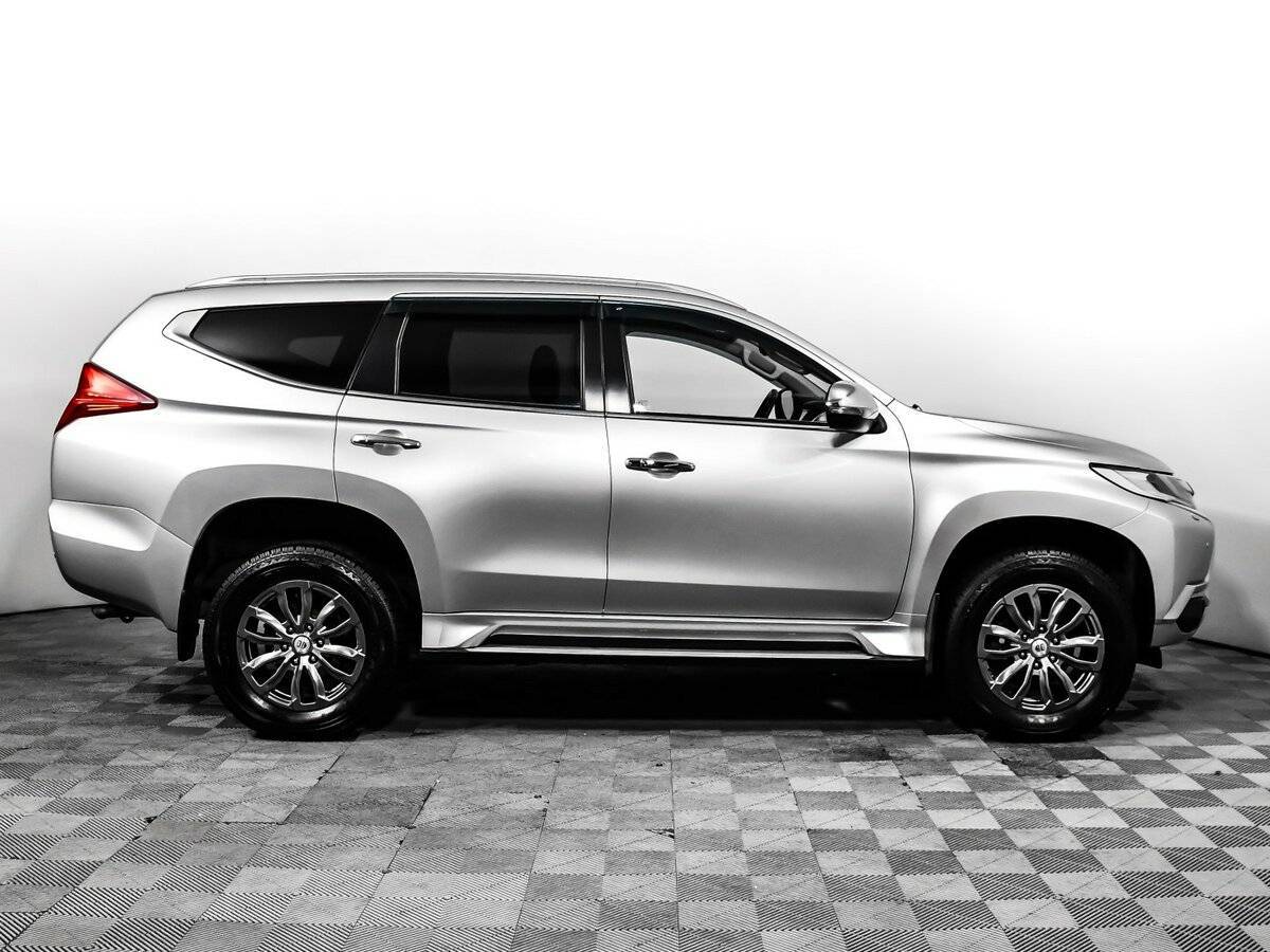 Mitsubishi Pajero Sport 2017 года с пробегом. Фото: #3