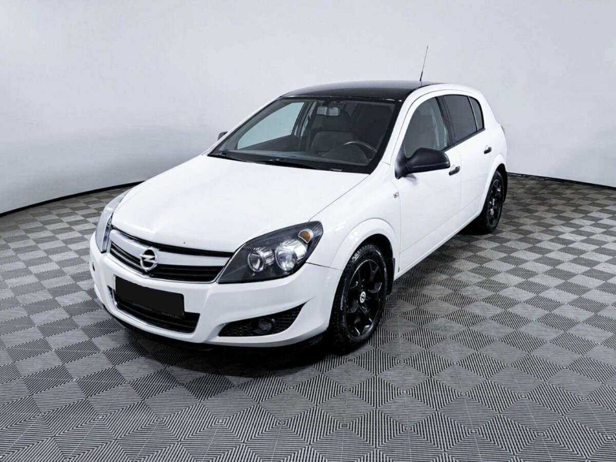 Opel Astra 2012 года с пробегом. Посмотреть фото
