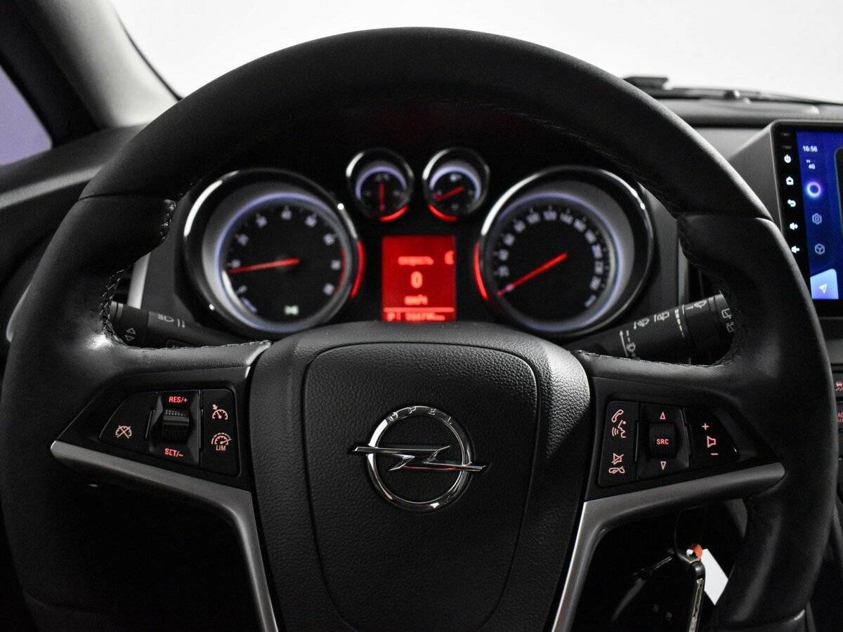 Opel Astra 2013 года с пробегом. Фото: #13
