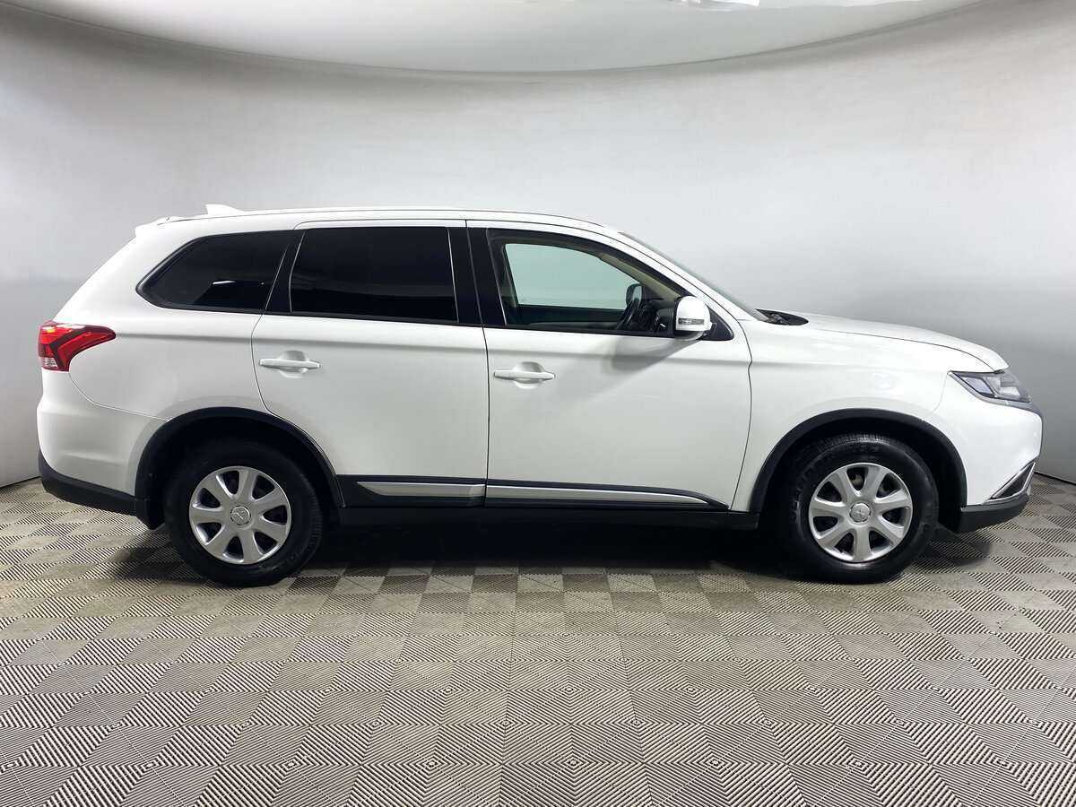 Mitsubishi Outlander 2017 года с пробегом. Фото: #3