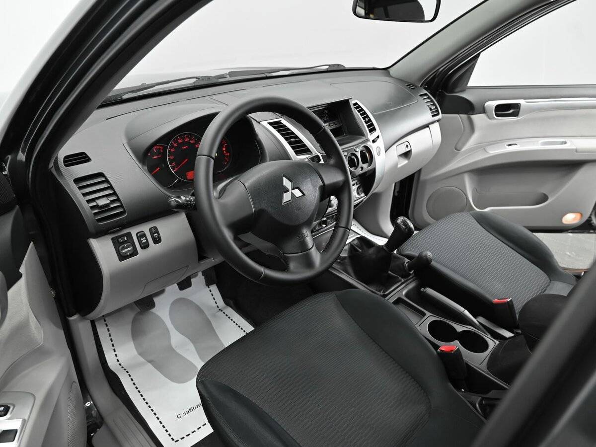Mitsubishi Pajero Sport 2012 года с пробегом. Фото: #7