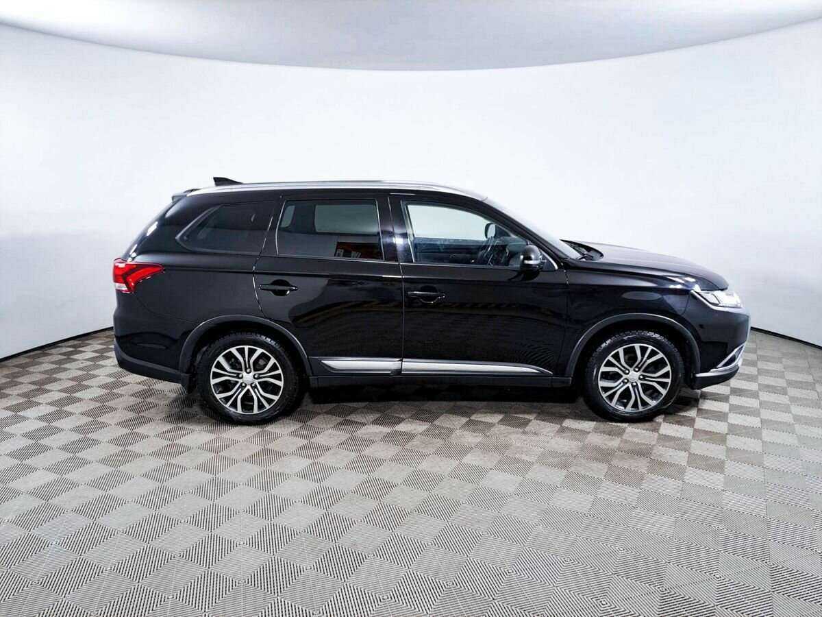 Mitsubishi Outlander 2017 года с пробегом. Фото: #3