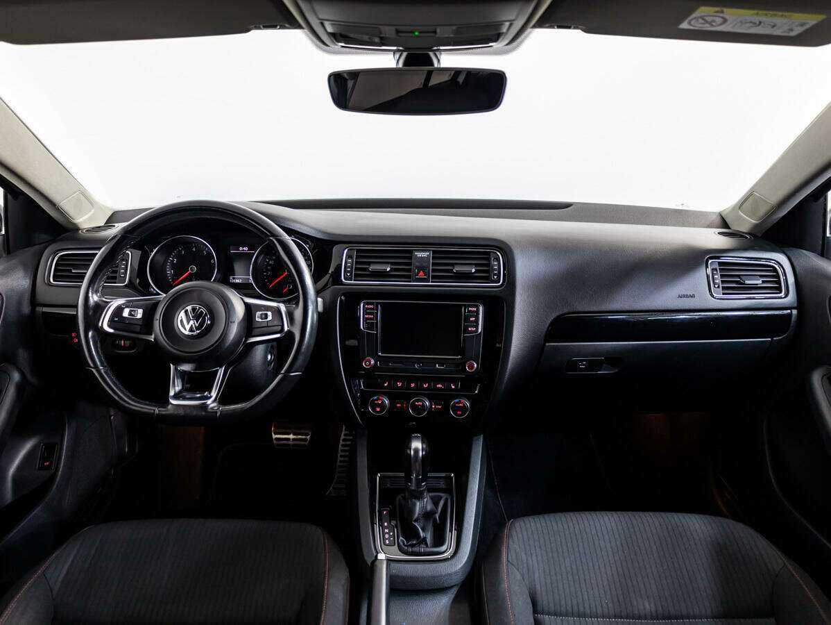 Volkswagen Jetta 2017 года с пробегом. Фото: #8