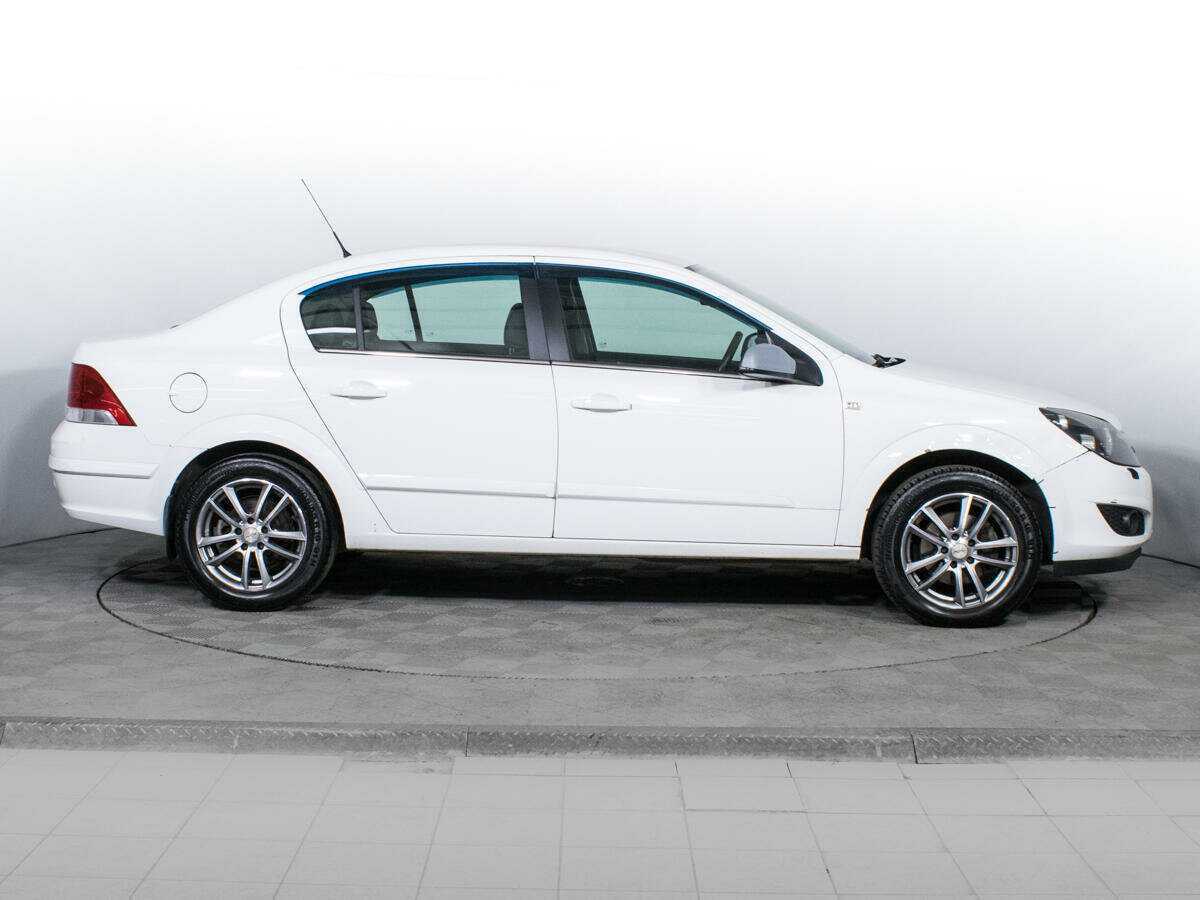 Opel Astra 2014 года с пробегом. Фото: #3