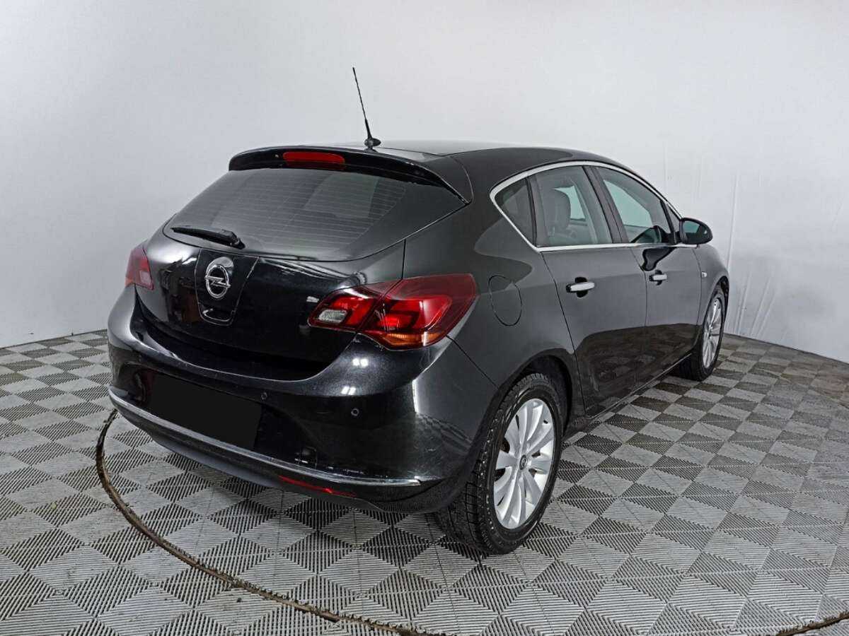 Opel Astra 2012 года с пробегом. Фото: #4