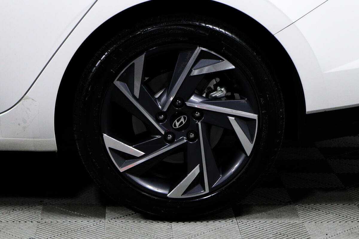 Hyundai Elantra 2023 года с пробегом. Фото: #13