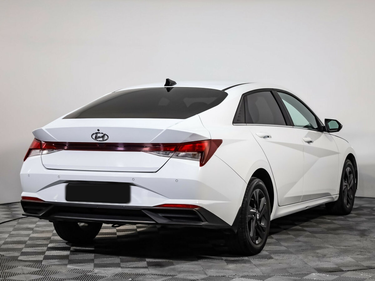 Hyundai Elantra 2021 года с пробегом. Фото: #3