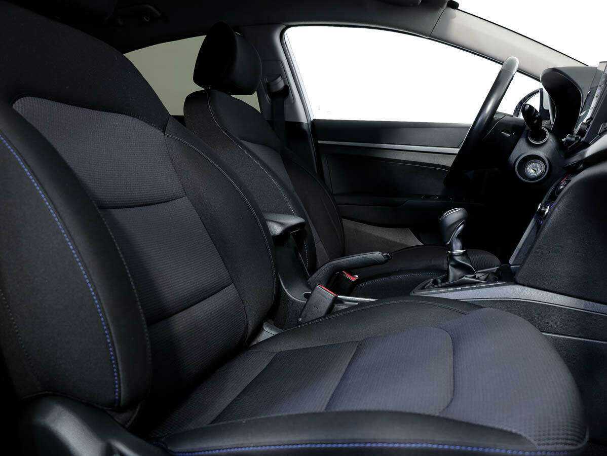 Hyundai Elantra 2018 года с пробегом. Фото: #9