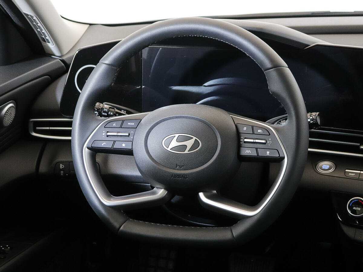 Hyundai Elantra 2024 года с пробегом. Фото: #14