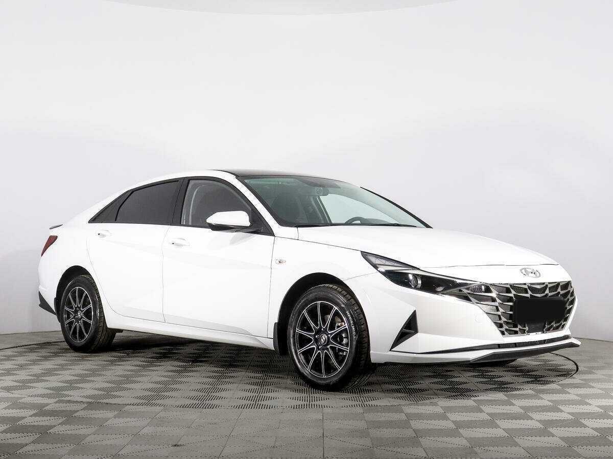 Hyundai Elantra 2021 года с пробегом. Фото: #2