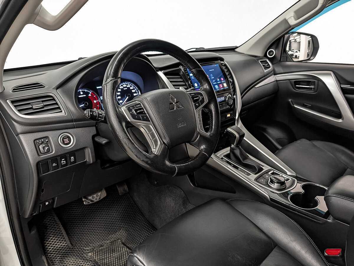 Mitsubishi Pajero Sport 2017 года с пробегом. Фото: #12