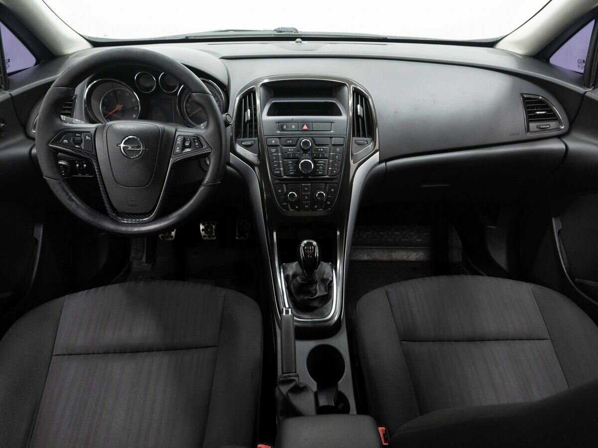 Opel Astra 2013 года с пробегом. Фото: #12