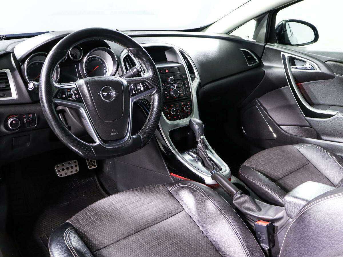 Opel Astra 2013 года с пробегом. Фото: #13