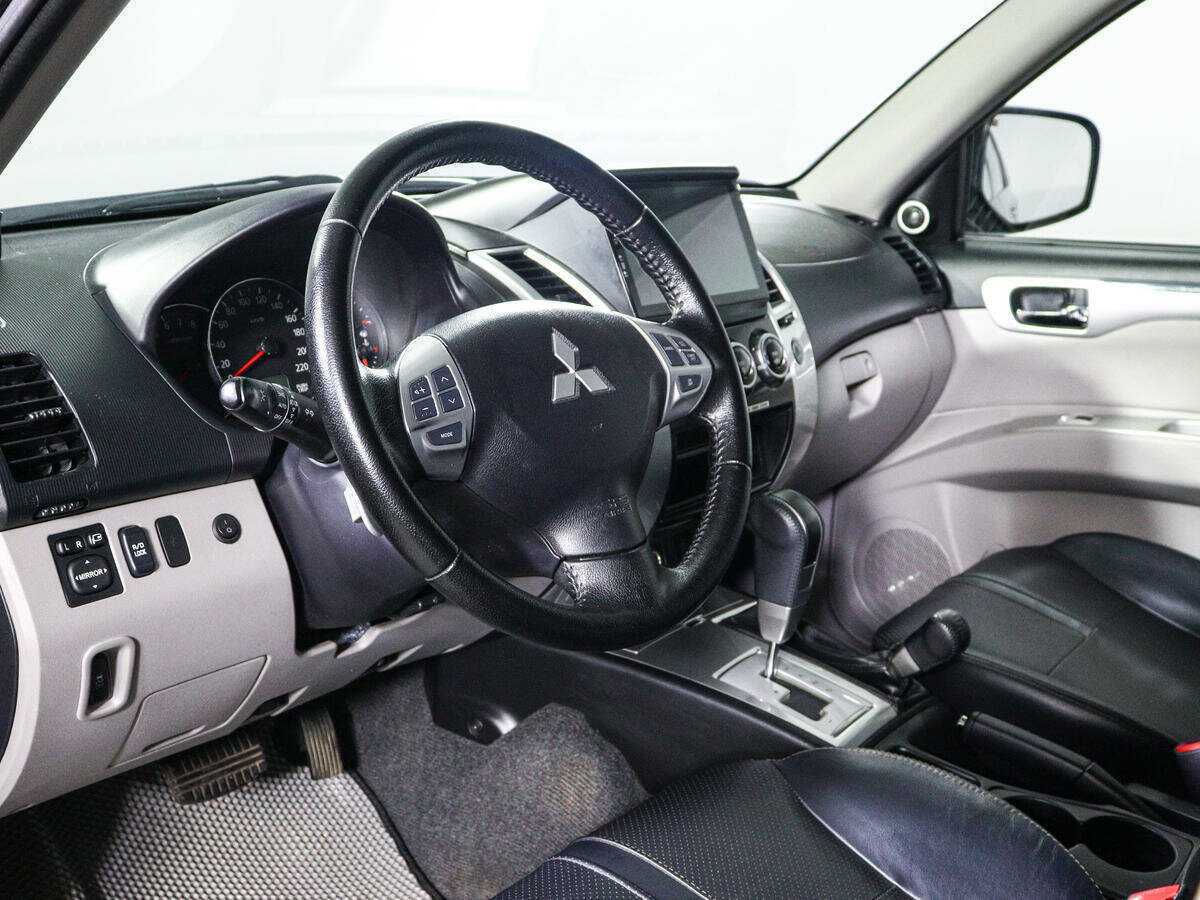 Mitsubishi Pajero Sport 2012 года с пробегом. Фото: #10