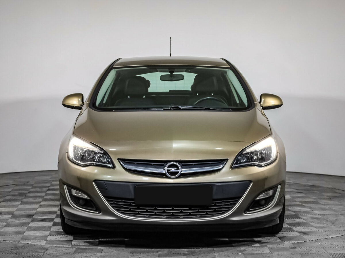 Opel Astra 2012 года с пробегом. Фото: #1