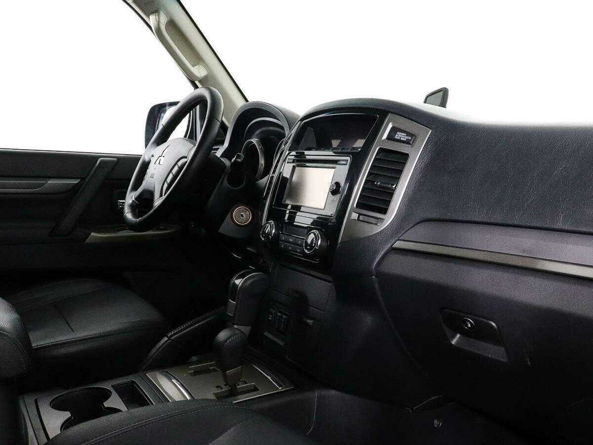 Mitsubishi Pajero 2017 года с пробегом. Фото: #5