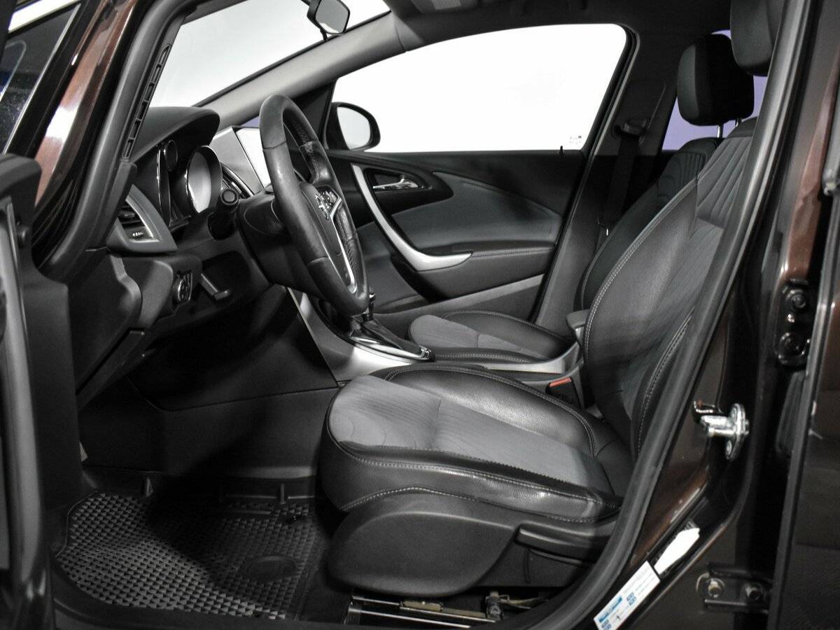 Opel Astra 2013 года с пробегом. Фото: #7