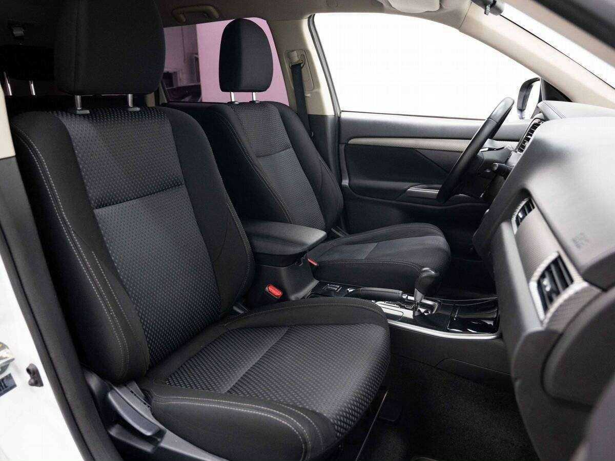 Mitsubishi Outlander 2017 года с пробегом. Фото: #11