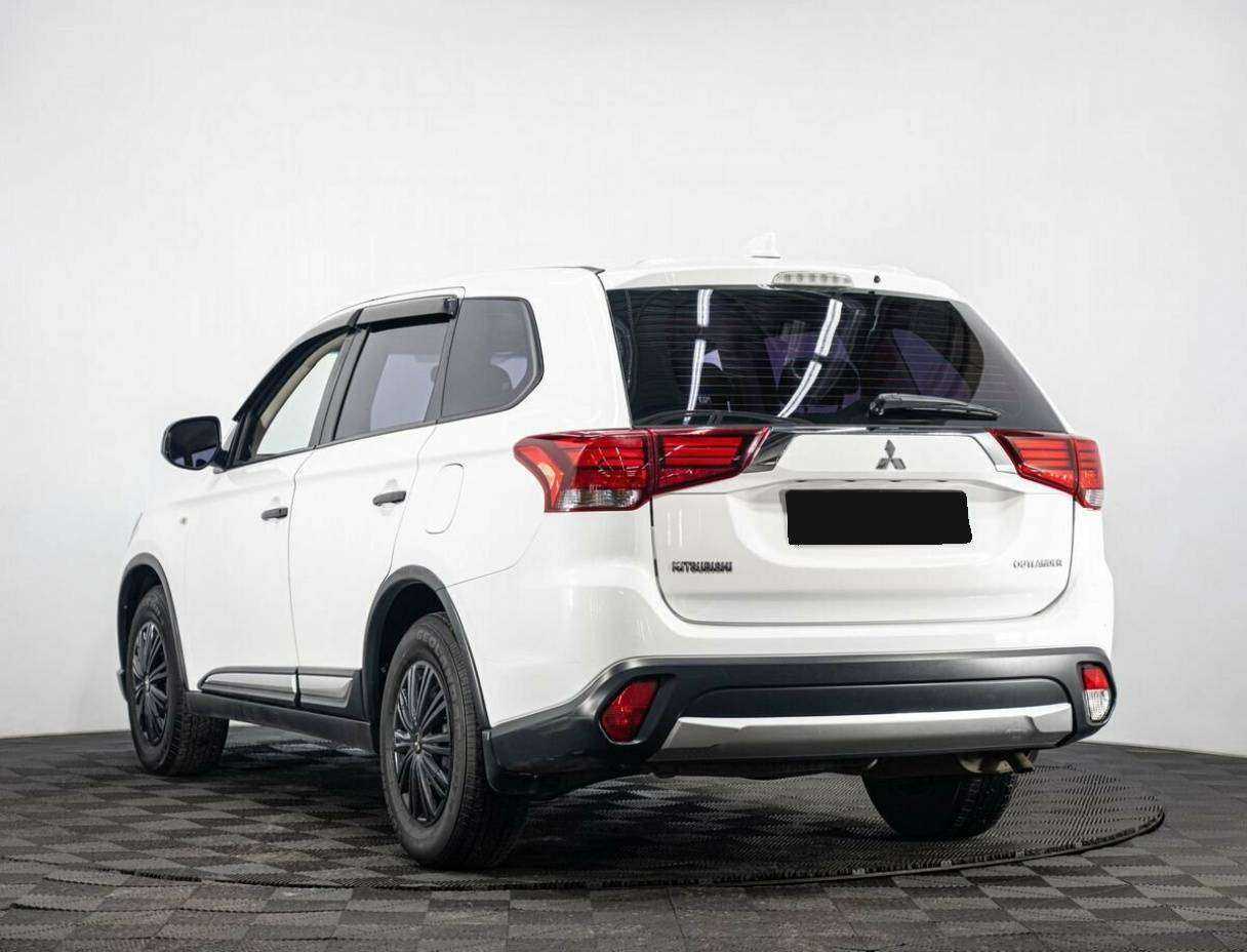 Mitsubishi Outlander 2018 года с пробегом. Фото: #3
