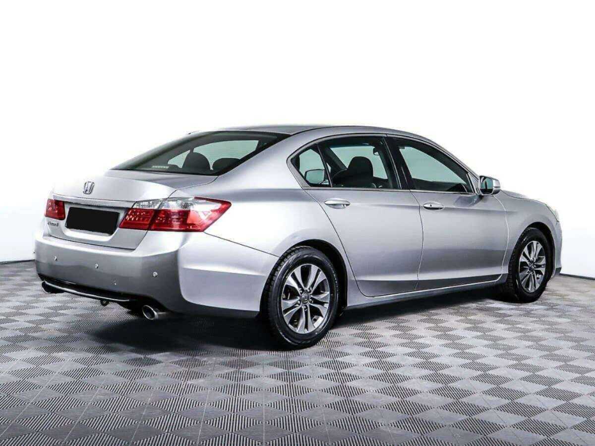 Honda Accord 2013 года с пробегом. Фото: #4