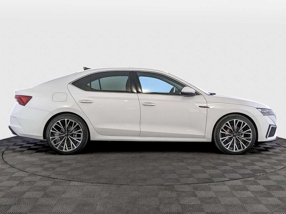 Skoda Octavia 2023 года с пробегом. Фото: #3