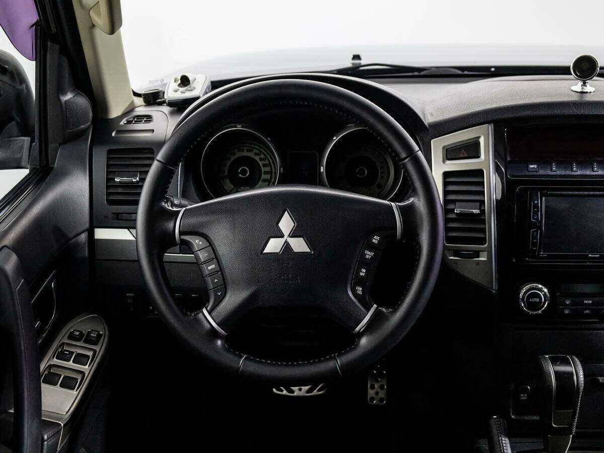 Mitsubishi Pajero 2015 года с пробегом. Фото: #13