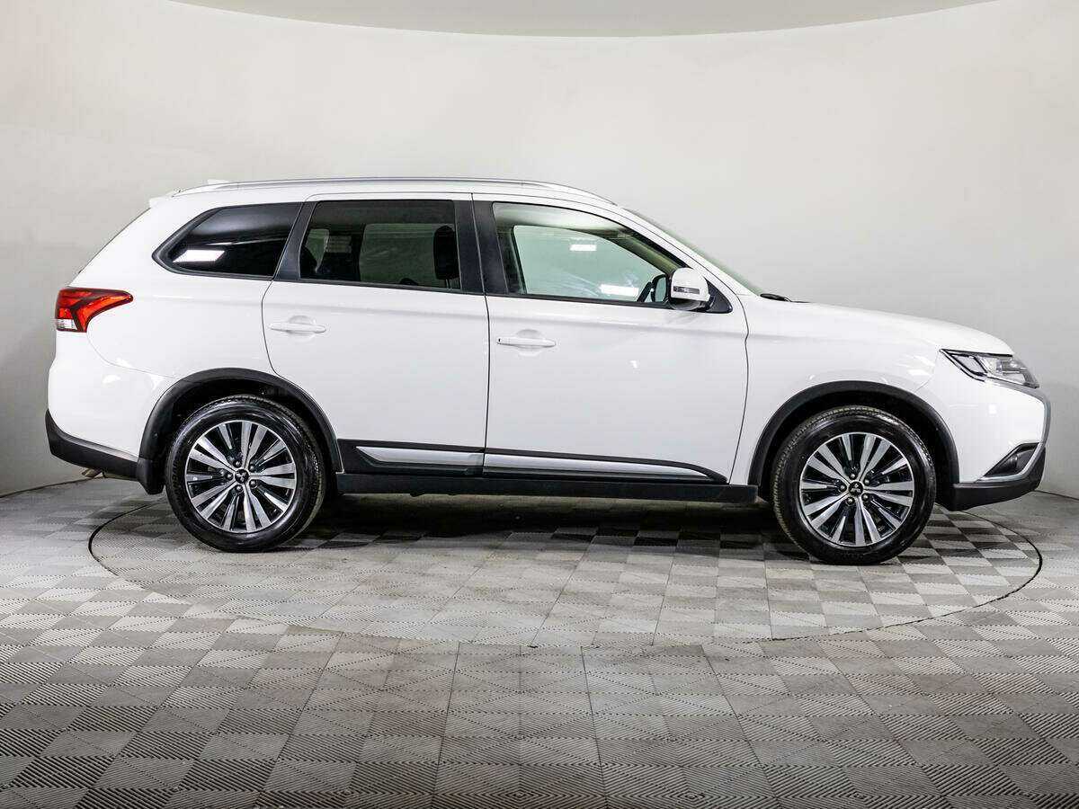 Mitsubishi Outlander 2021 года с пробегом. Фото: #3