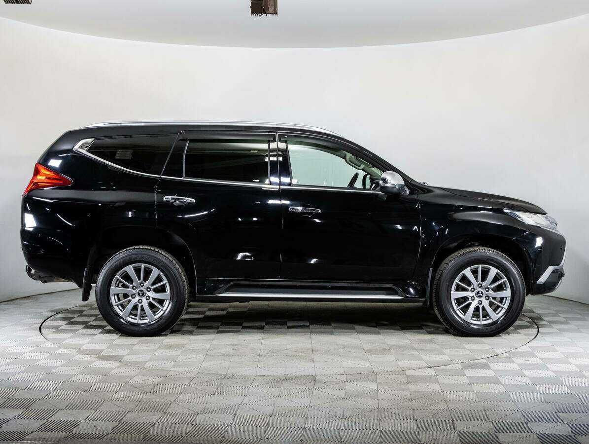 Mitsubishi Pajero Sport 2017 года с пробегом. Фото: #3
